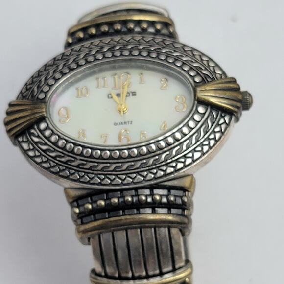 Vintage Watches Cameo Oval Quartz Watch with Two-Tone Etched Bracelet Design - Picture 10 of 10